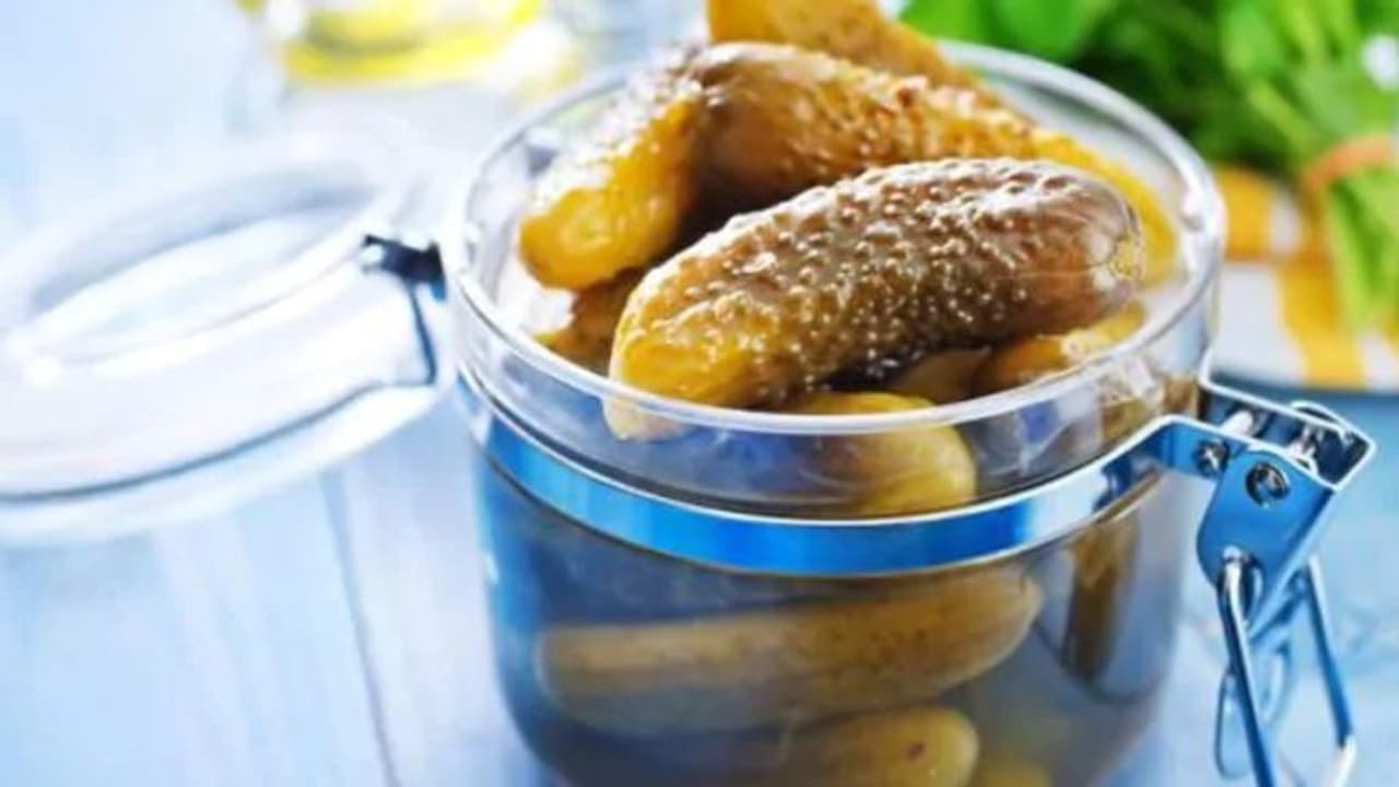 വേനലല്ലേ; കക്കിരി കൊണ്ടൊരു 'വറൈറ്റി' അച്ചാറുണ്ടാക്കിയാലോ?