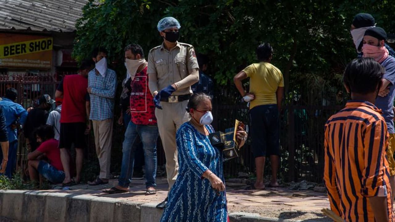 শিগগিরই জোম্যাটোর মাধ্যমেই কেনা যাবে মদ, তলে তলে আলোচনা গড়িয়েছে অনেক দূর শিগগিরই জোম্যাটোর মাধ্যমেই কেনা যাবে মদ, তলে তলে আলোচনা গড়িয়েছে অনেক দূর