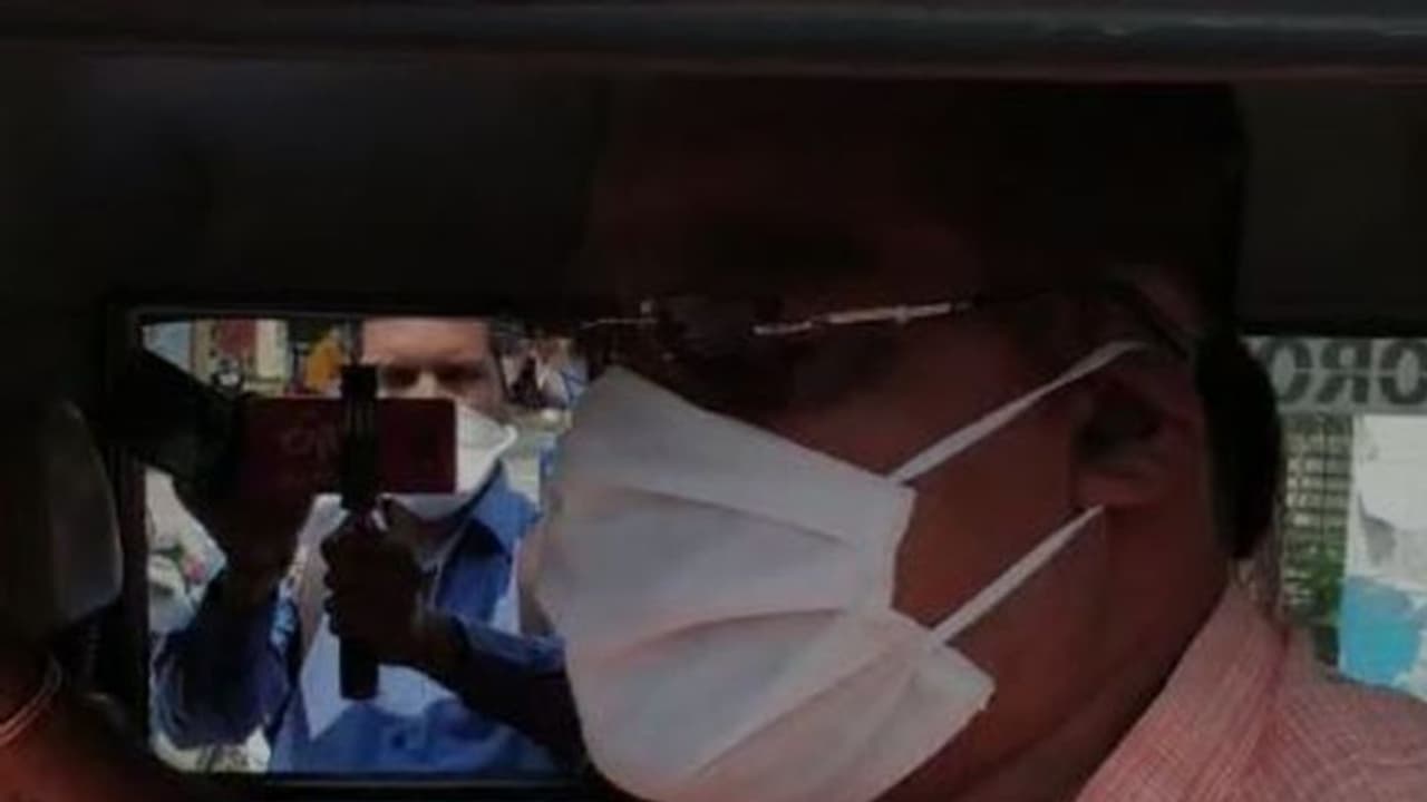 লকডাউনের বাজারে রেশন দুর্নীতি নিয়ে স্মারকলিপি, গ্রেফতার বিজেপির জেলা সভাপতি লকডাউনের বাজারে রেশন দুর্নীতি নিয়ে স্মারকলিপি, গ্রেফতার বিজেপির জেলা সভাপতি