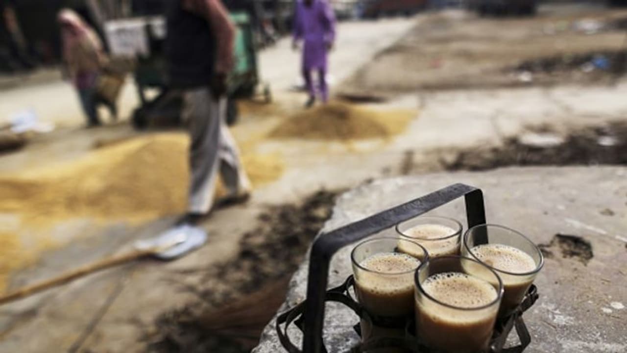 লকডাউনের জেরে বন্ধ চায়ের দোকান, উপার্জন হারিয়ে অবসাদে আত্মঘাতী যুবক