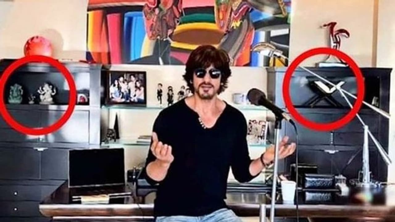 షారూఖ్ ఖాన్ ఇంట్లో ఆ విగ్రహం.. ఆశ్చర్యంలో ఫ్యాన్స్..! షారూఖ్ ఖాన్ ఇంట్లో ఆ విగ్రహం.. ఆశ్చర్యంలో ఫ్యాన్స్..!