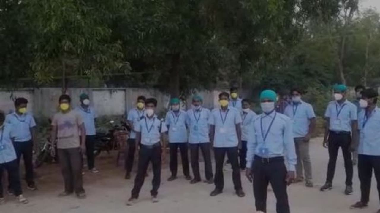 করোনা আতঙ্কে 'সামাজিক বয়কট', বিপাকে সরকারি হাসপাতালের কর্মীরা