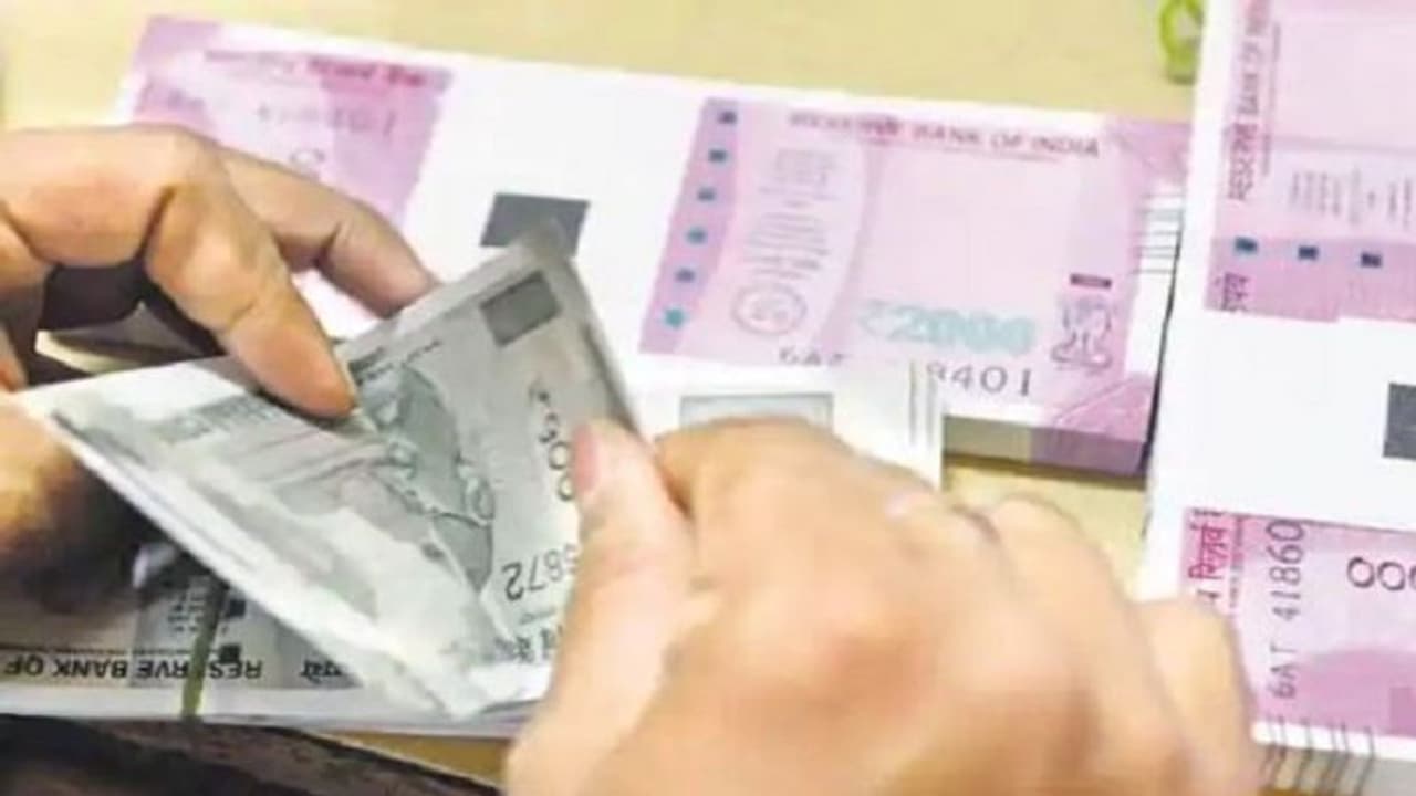 മുതിർന്ന പൗരന്മാർക്ക് ഉയർന്ന പലിശ; ഈ മൂന്ന് നിക്ഷേപ പദ്ധതികളെ അറിയാം മുതിർന്ന പൗരന്മാർക്ക് ഉയർന്ന പലിശ; ഈ മൂന്ന് നിക്ഷേപ പദ്ധതികളെ അറിയാം