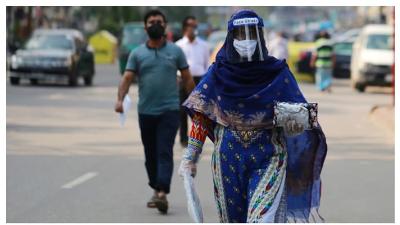 বাংলাদেশে করোনার হাইজাম্প, উদ্বেগ বাড়িয়ে এগারো হাজারে পৌঁছলো আক্রান্তের সংখ্যা বাংলাদেশে করোনার হাইজাম্প, উদ্বেগ বাড়িয়ে এগারো হাজারে পৌঁছলো আক্রান্তের সংখ্যা