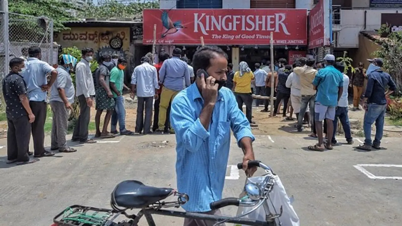 अब इस राज्य में शुरू हुई शराब की होम डिलीवरी, जानें कितना ले रही हैं चार्ज