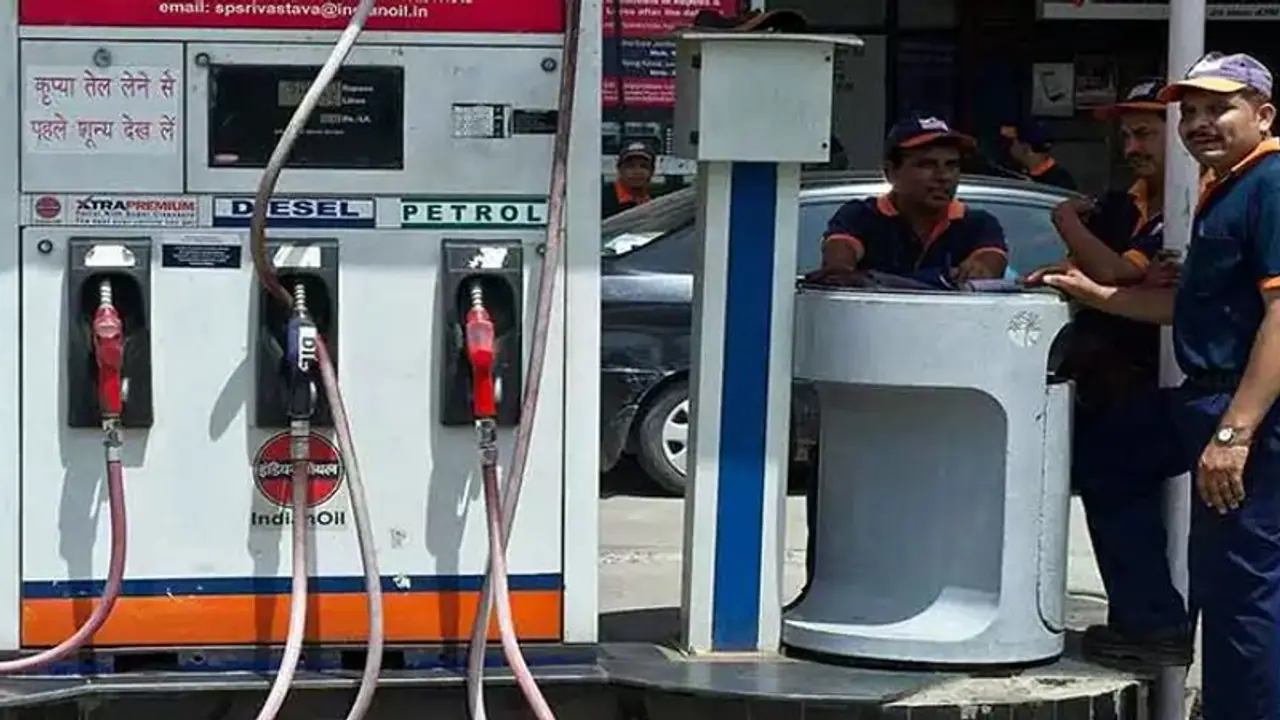 Petrol Diesel Rate: ರಾಜ್ಯದಲ್ಲಿ ಪೆಟ್ರೋಲ್, ಡೀಸೆಲ್ ದರದಲ್ಲಿಲ್ಲ ಬದಲಾವಣೆ Petrol Diesel Rate: ರಾಜ್ಯದಲ್ಲಿ ಪೆಟ್ರೋಲ್, ಡೀಸೆಲ್ ದರದಲ್ಲಿಲ್ಲ ಬದಲಾವಣೆ