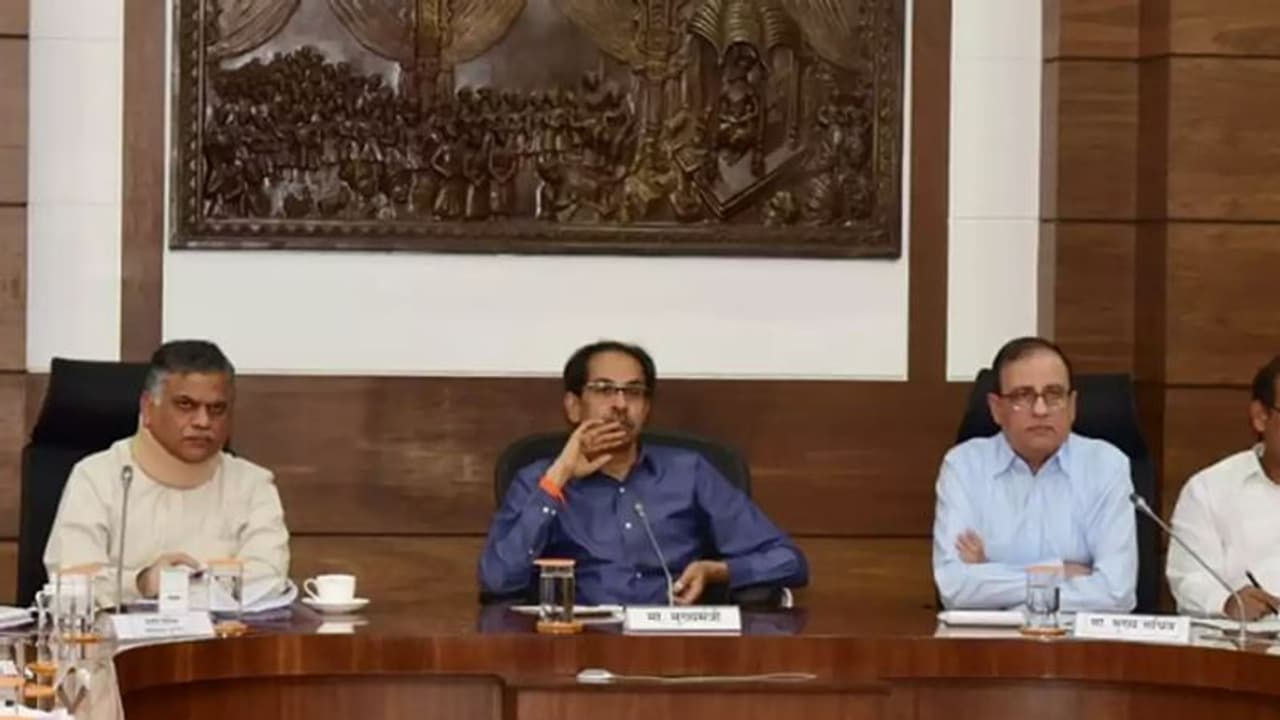 महाराष्ट्र में रेप पर मिलेगी मौत की सजा, विधानसभा में शक्ति विधेयक पेश, झूठी शिकायत की तो जाएंगे जेल महाराष्ट्र में रेप पर मिलेगी मौत की सजा, विधानसभा में शक्ति विधेयक पेश, झूठी शिकायत की तो जाएंगे जेल