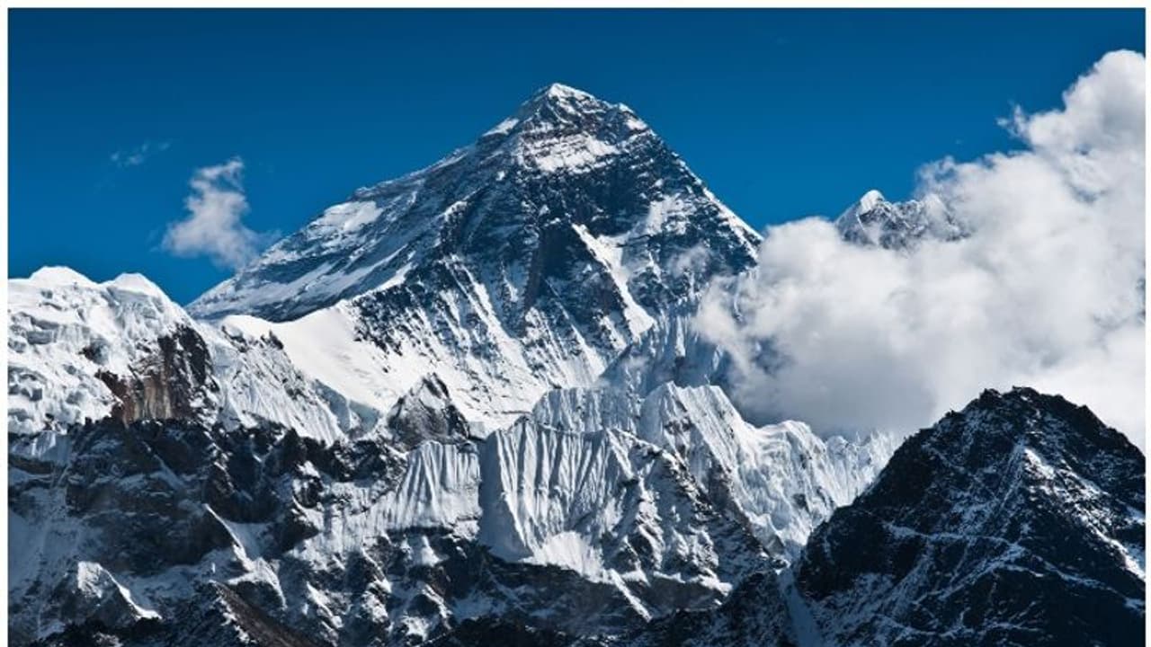എവറസ്റ്റ് കൊടുമുടി ചൈനയിലോ നേപ്പാളിലോ ? ചൈനീസ് മാധ്യമത്തിന്റെ വിവാദ പരാമര്ശത്തിനെതിരെ ട്വിറ്റര് ക്യാംപയിന് എവറസ്റ്റ് കൊടുമുടി ചൈനയിലോ നേപ്പാളിലോ ? ചൈനീസ് മാധ്യമത്തിന്റെ വിവാദ പരാമര്ശത്തിനെതിരെ ട്വിറ്റര് ക്യാംപയിന്