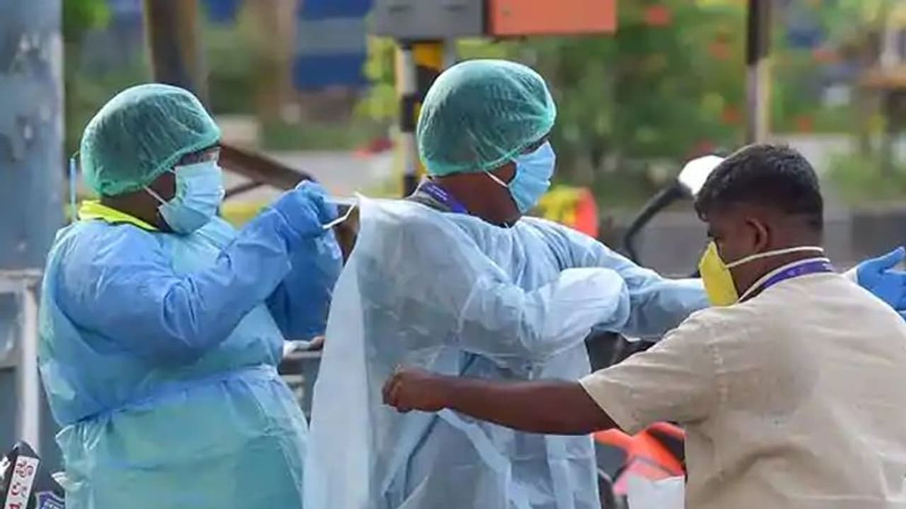 'শিখতে হবে করোনার সঙ্গে বাঁচা', তবে কি যুদ্ধটা হেরে যাচ্ছে ভারত 'শিখতে হবে করোনার সঙ্গে বাঁচা', তবে কি যুদ্ধটা হেরে যাচ্ছে ভারত