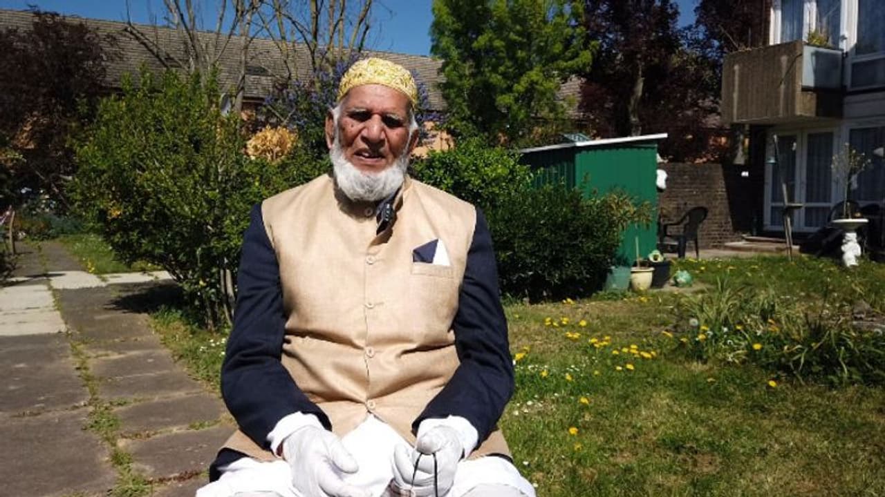 কোভিড সংকট কাটাতে বাগানে হাঁটছেন শতায়ু বৃদ্ধ, তাতেই তহবিল উঠল ৬০ লক্ষ টাকার কোভিড সংকট কাটাতে বাগানে হাঁটছেন শতায়ু বৃদ্ধ, তাতেই তহবিল উঠল ৬০ লক্ষ টাকার