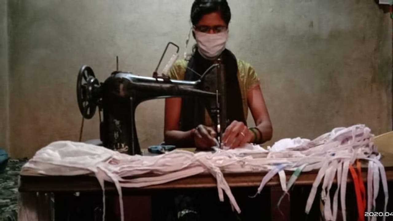 ತೀರ್ಥಹಳ್ಳಿ ಪುಟ್ಟ ಶಾಲಾ ಮಂಡಳಿಯ ದೊಡ್ಡ ಕೆಲಸ.. ಇವರು ಕೊರೋನಾ ವಾರಿಯರ್ಸ್! ತೀರ್ಥಹಳ್ಳಿ ಪುಟ್ಟ ಶಾಲಾ ಮಂಡಳಿಯ ದೊಡ್ಡ ಕೆಲಸ.. ಇವರು ಕೊರೋನಾ ವಾರಿಯರ್ಸ್!