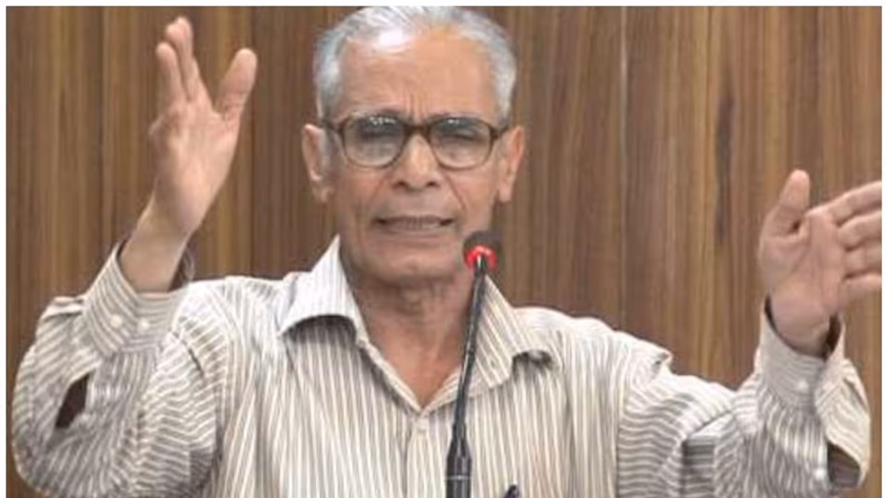 ഹിന്ദി ദേശീയ ഭാഷയാക്കണമെന്നു ശഠിച്ച ഉത്തരേന്ത്യക്കാരനെ നെഹ്റു തനിമലയാളിയാക്കിയ കഥ ഹിന്ദി ദേശീയ ഭാഷയാക്കണമെന്നു ശഠിച്ച ഉത്തരേന്ത്യക്കാരനെ നെഹ്റു തനിമലയാളിയാക്കിയ കഥ