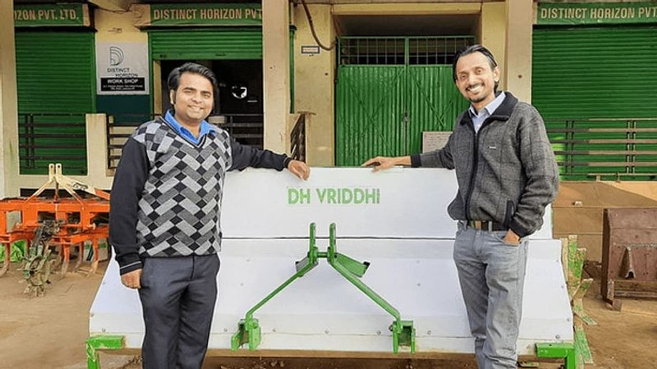 സ്വന്തം മെഷീന് നിര്മിച്ചത് വളപ്രയോഗം നടത്താന്; കൃഷിയില് 25 ശതമാനം ഉത്പാദനം കൂട്ടാന് ഈ സ്റ്റാര്ട്ടപ്പ് സ്വന്തം മെഷീന് നിര്മിച്ചത് വളപ്രയോഗം നടത്താന്; കൃഷിയില് 25 ശതമാനം ഉത്പാദനം കൂട്ടാന് ഈ സ്റ്റാര്ട്ടപ്പ്