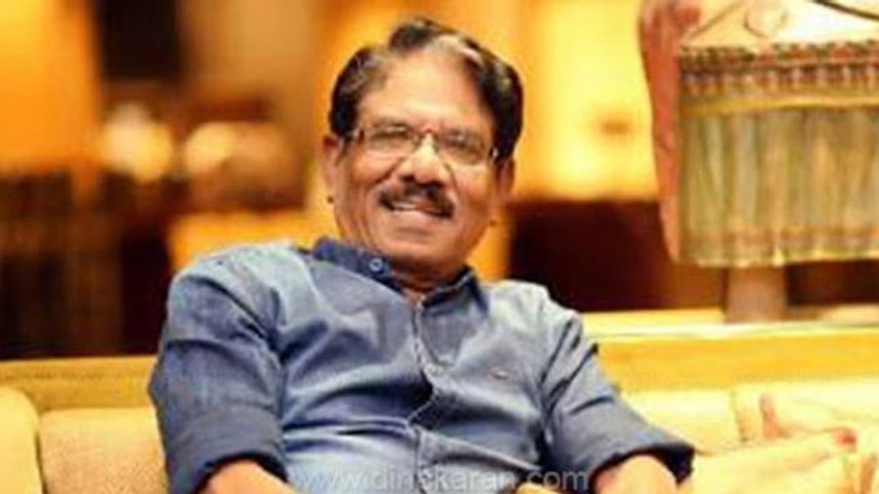 ‘என் சங்க ஆட்களை மிரட்டினால் சும்மா விடமாட்டேன்’... தாய்சங்கத்தை எச்சரித்த பாரதிராஜா...! ‘என் சங்க ஆட்களை மிரட்டினால் சும்மா விடமாட்டேன்’... தாய்சங்கத்தை எச்சரித்த பாரதிராஜா...!