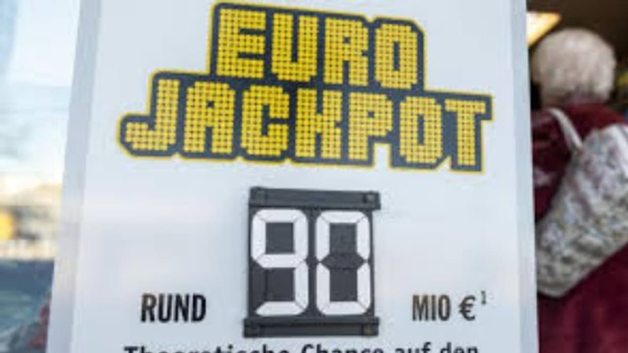 കൊവിഡ് കാലത്തെ കോടി ഭാഗ്യം; 700 കോടിയുടെ യൂറോ ജാക്പോട്ട് സ്വന്തമാക്കി വിദ്യാർത്ഥി ! കൊവിഡ് കാലത്തെ കോടി ഭാഗ്യം; 700 കോടിയുടെ യൂറോ ജാക്പോട്ട് സ്വന്തമാക്കി വിദ്യാർത്ഥി !