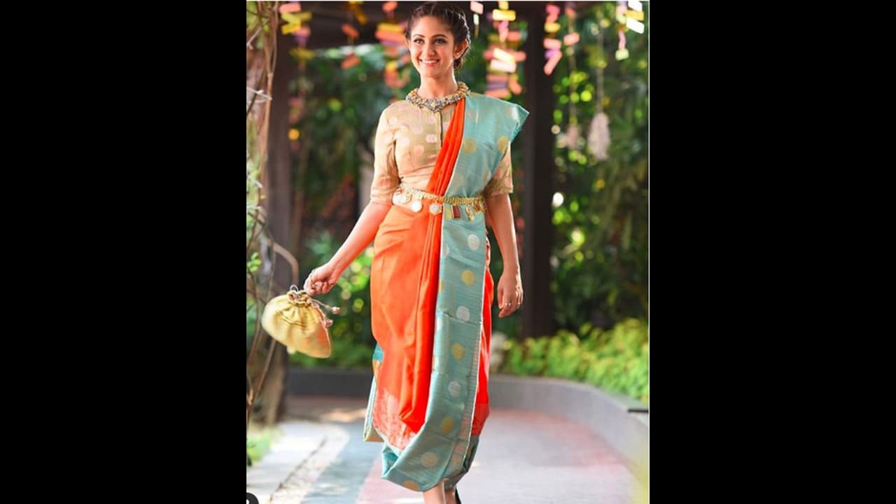 সংগীতের জলসায় 'গুনগুন', লেহেঙ্গা চোলিতে লাস্যময়ীর 'HOT' মুভস তুমুল ভাইরাল সংগীতের জলসায় 'গুনগুন', লেহেঙ্গা চোলিতে লাস্যময়ীর 'HOT' মুভস তুমুল ভাইরাল