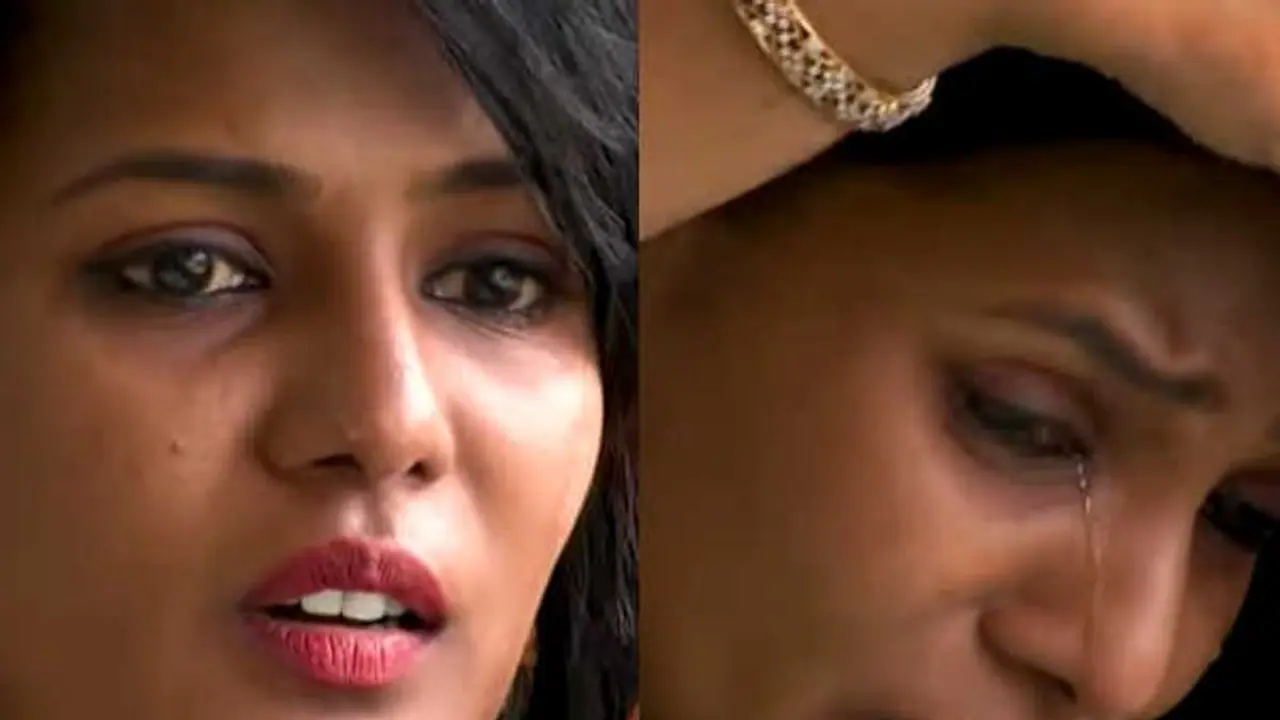 கமல், விஜய், சூர்யா, சிம்பு குடும்பத்தை பற்றி மீரா மிதுன் கண்டுபிடித்த ரகசியம்... கழுவி ஊத்தும் நெட்டிசன்கள்!! கமல், விஜய், சூர்யா, சிம்பு குடும்பத்தை பற்றி மீரா மிதுன் கண்டுபிடித்த ரகசியம்... கழுவி ஊத்தும் நெட்டிசன்கள்!!