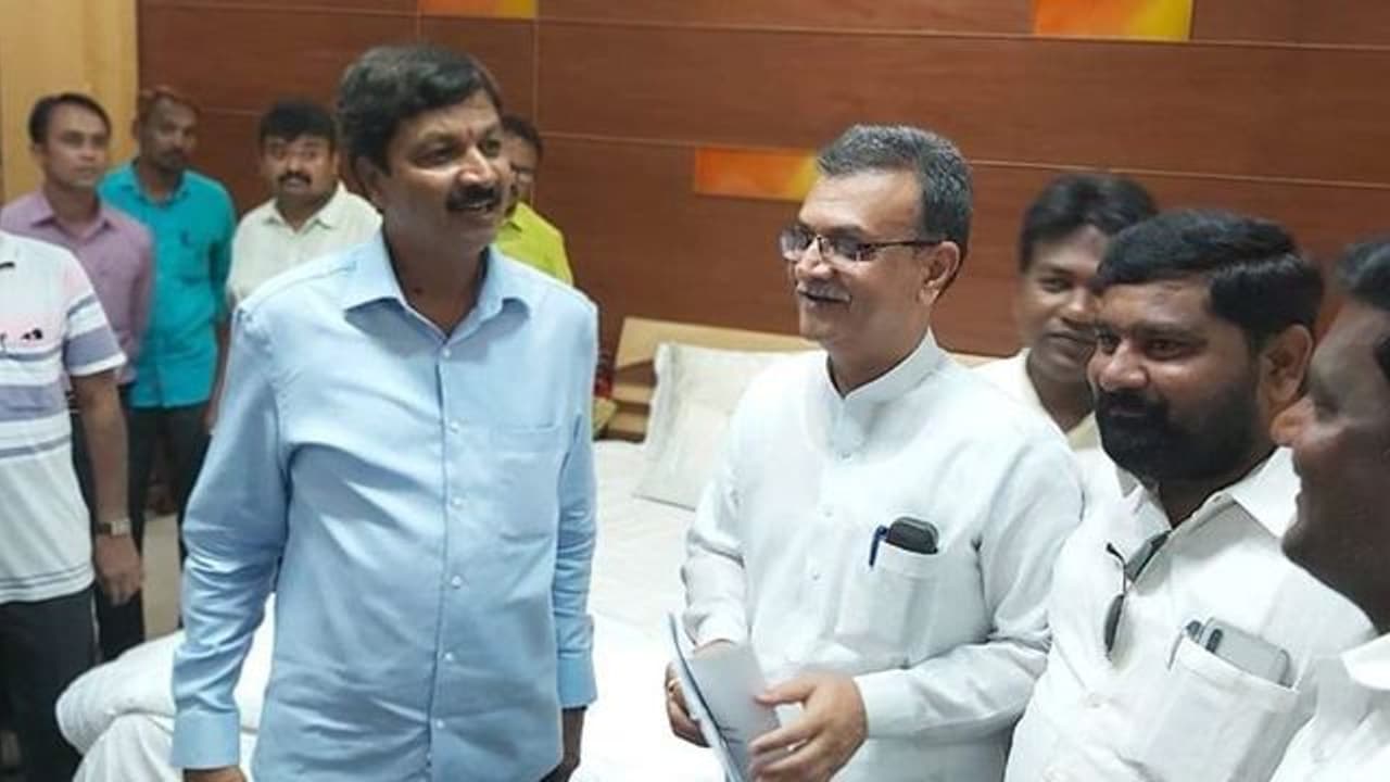 ಕೊರೋನಾ ಗದ್ದಲದ ಮಧ್ಯೆ ಮಹತ್ವದ ಮಾಹಿತಿ ಹಂಚಿಕೊಂಡ ರಮೇಶ್ ಜಾರಕಿಹೊಳಿ ಕೊರೋನಾ ಗದ್ದಲದ ಮಧ್ಯೆ ಮಹತ್ವದ ಮಾಹಿತಿ ಹಂಚಿಕೊಂಡ ರಮೇಶ್ ಜಾರಕಿಹೊಳಿ