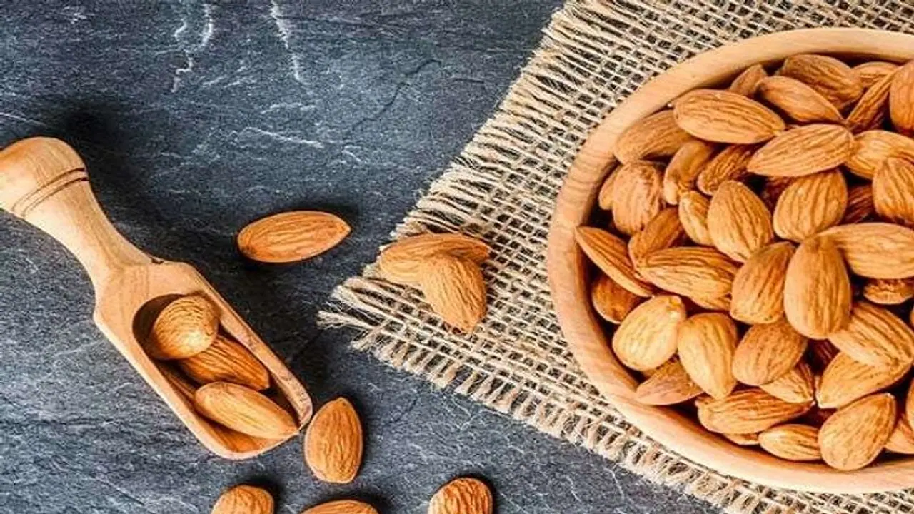 अगर रोज सुबह खाते हैं 5 भिगोए बादाम तो इन 5 परेशानियों में मिलेगी राहत