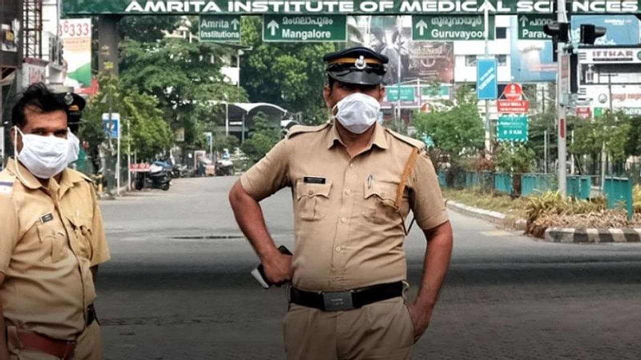 കൊവിഡ് 19 : പരിശോധന, അറസ്റ്റ് തുടങ്ങി പൊലീസിന്റെ പ്രവര്ത്തനക്രമങ്ങളില് തിങ്കളാഴ്ച മുതല് മാറ്റം കൊവിഡ് 19 : പരിശോധന, അറസ്റ്റ് തുടങ്ങി പൊലീസിന്റെ പ്രവര്ത്തനക്രമങ്ങളില് തിങ്കളാഴ്ച മുതല് മാറ്റം