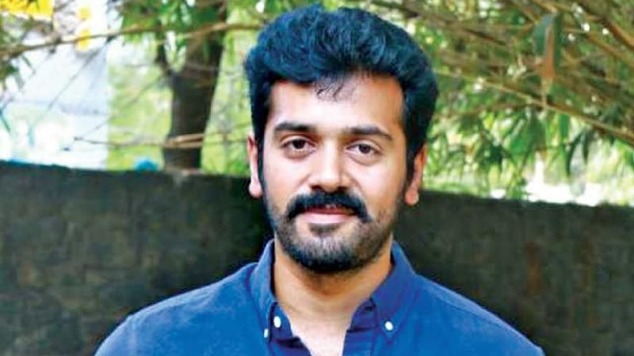 மனிதனே உண்மையான வைரஸ்...! பதற வைக்கும் வீடியோ வெளியிட்டு பொங்கி எழுந்த நடிகர் அஸ்வின்! மனிதனே உண்மையான வைரஸ்...! பதற வைக்கும் வீடியோ வெளியிட்டு பொங்கி எழுந்த நடிகர் அஸ்வின்!