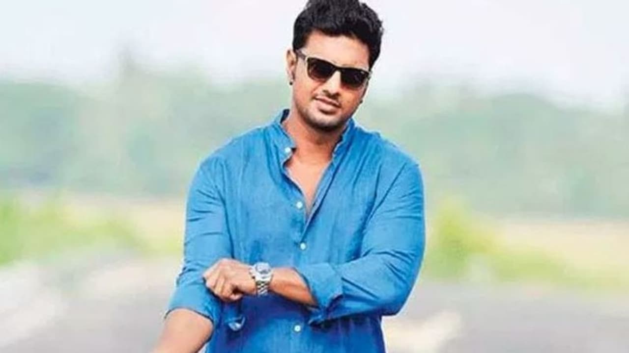 প্রয়োজনে পাশে আছেন, কথা রাখলেন দেব, করোনা রোগীর জন্য যোগার করলেন প্লাজমা