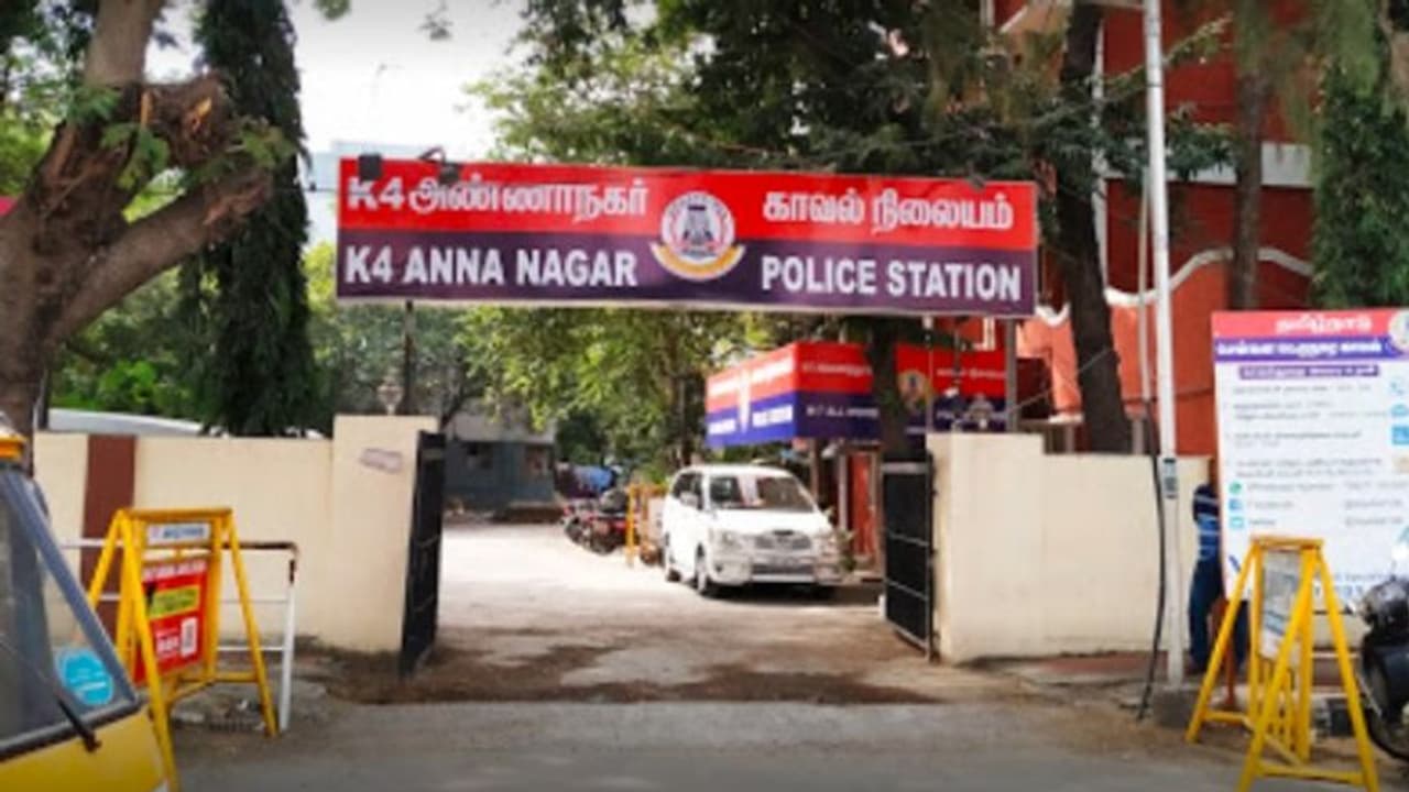 கொரோனாவை வென்ற காவல்துறை துணை ஆணையர்.. நான்கே நாட்களில் வீடு திரும்பினார் கொரோனாவை வென்ற காவல்துறை துணை ஆணையர்.. நான்கே நாட்களில் வீடு திரும்பினார்