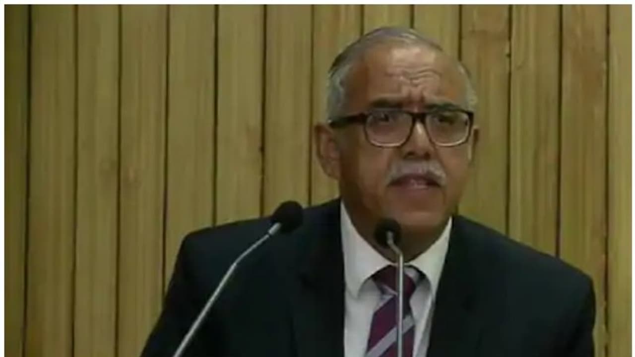 വിരമിക്കുന്ന ജസ്റ്റിസിന് വീഡിയോ കോണ്ഫറൻസിംഗിലൂടെ യാത്രയയപ്പ്; സുപ്രീംകോടതിയുടെ ചരിത്രത്തിലാദ്യം വിരമിക്കുന്ന ജസ്റ്റിസിന് വീഡിയോ കോണ്ഫറൻസിംഗിലൂടെ യാത്രയയപ്പ്; സുപ്രീംകോടതിയുടെ ചരിത്രത്തിലാദ്യം