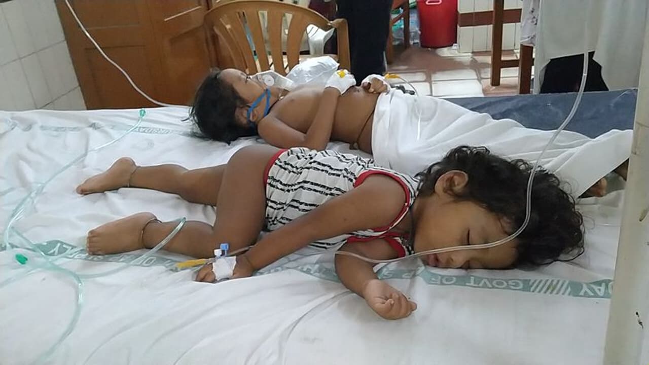 ప్రాణ భయంలో విశాఖ వాసులు...2వేల మందికి అస్వస్థత, ఉద్రిక్తత ప్రాణ భయంలో విశాఖ వాసులు...2వేల మందికి అస్వస్థత, ఉద్రిక్తత