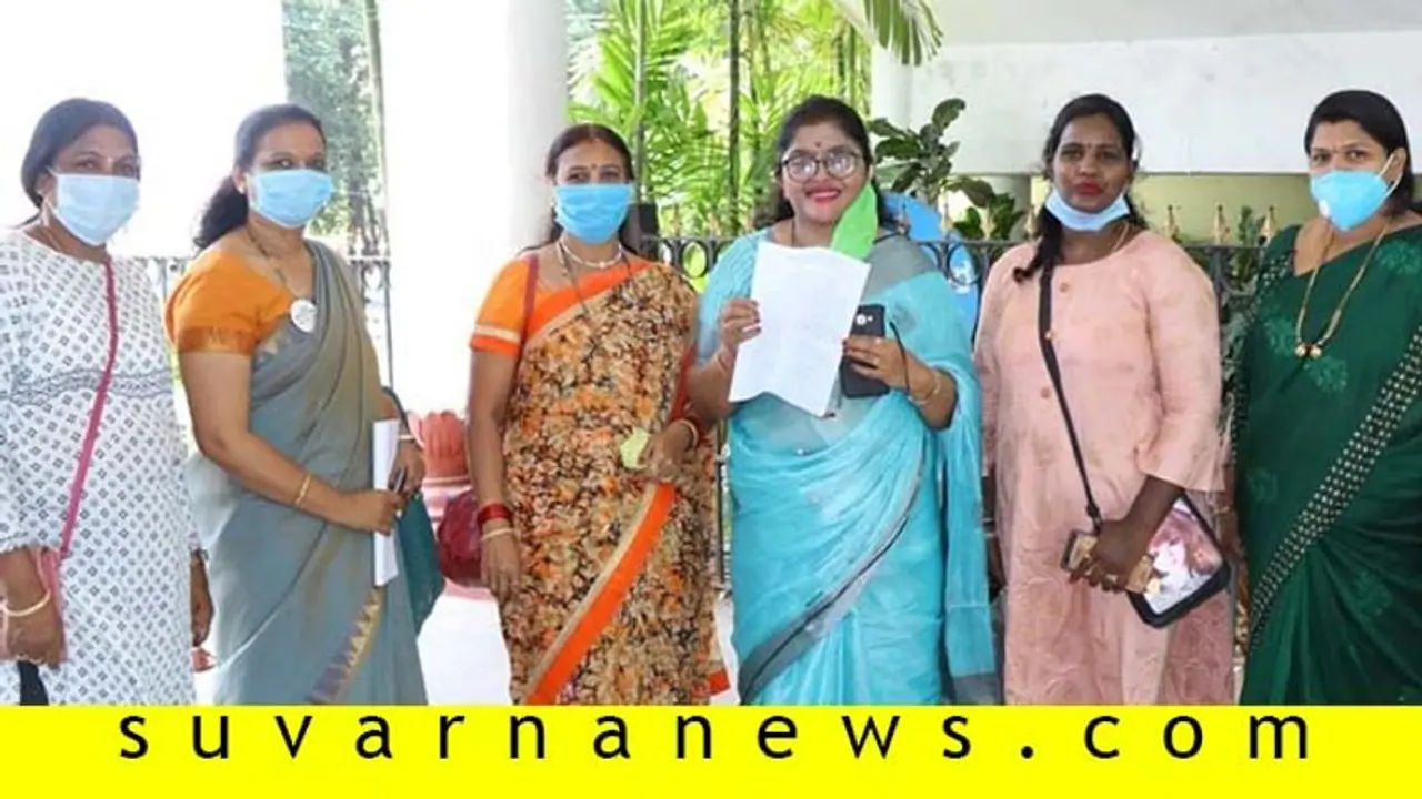 ಶಿವಮೊಗ್ಗದಲ್ಲಿ ಮದ್ಯ ನಿಷೇಧ ಮುಂದುವರಿಸಲು ಮಹಿಳೆಯರ ಆಗ್ರಹ ಶಿವಮೊಗ್ಗದಲ್ಲಿ ಮದ್ಯ ನಿಷೇಧ ಮುಂದುವರಿಸಲು ಮಹಿಳೆಯರ ಆಗ್ರಹ