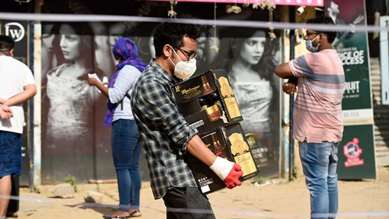 తెలంగాణలో లాక్డౌన్ : మందుబాబులకు శుభవార్త.. ఉదయం 6 గంటలకే వైన్స్ ఓపెన్ తెలంగాణలో లాక్డౌన్ : మందుబాబులకు శుభవార్త.. ఉదయం 6 గంటలకే వైన్స్ ఓపెన్