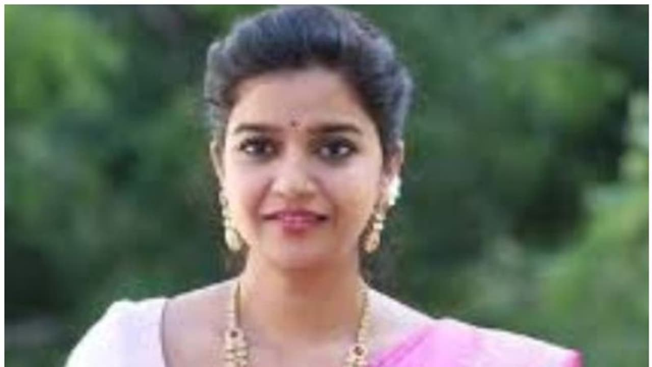 അത് ഞാനല്ല; വ്യാജ അക്കൗണ്ടുകള്ക്ക് എതിരെ നടി സ്വാതി റെഡ്ഡി അത് ഞാനല്ല; വ്യാജ അക്കൗണ്ടുകള്ക്ക് എതിരെ നടി സ്വാതി റെഡ്ഡി