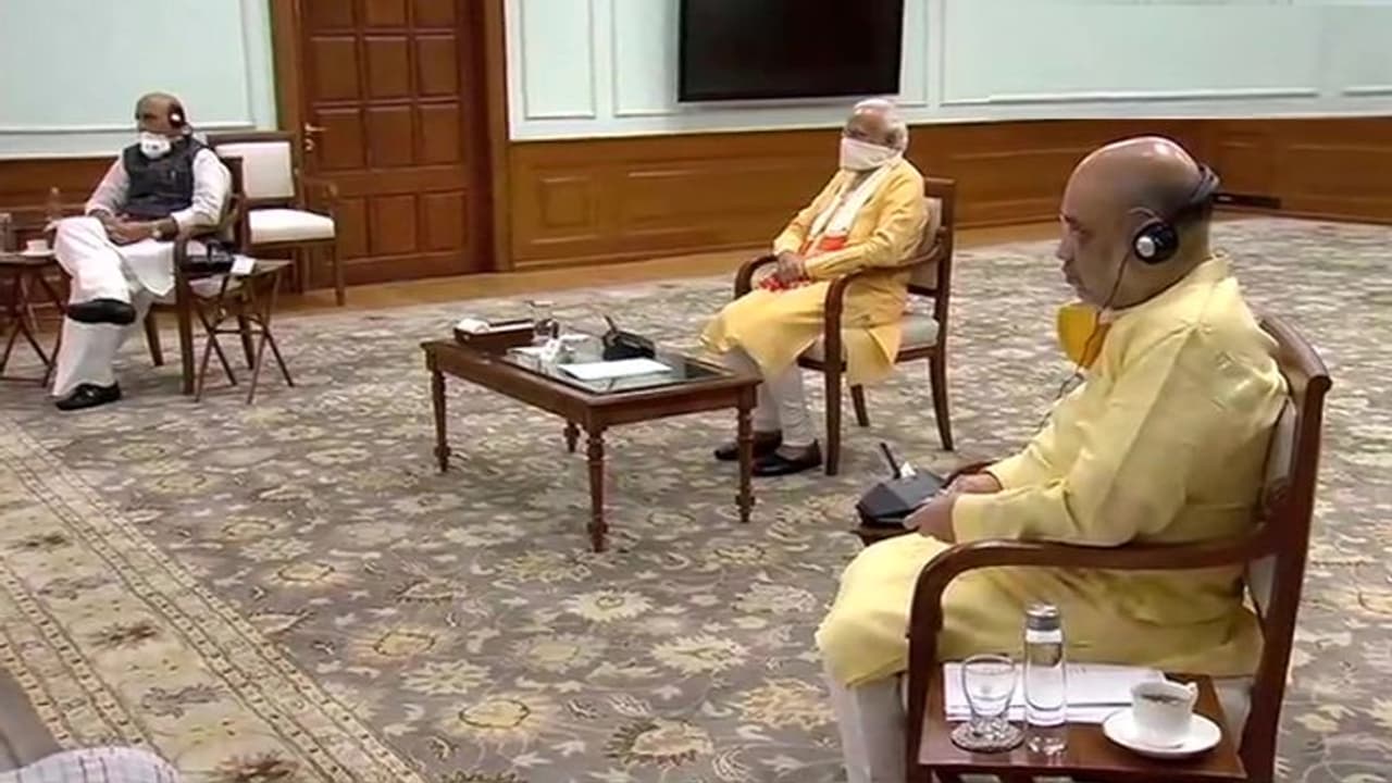 विशाखापट्टनम गैस लीकः गृह मंत्रालय और NDMA के साथ PM मोदी की आपात बैठक, एक्शन में केंद्र सरकार विशाखापट्टनम गैस लीकः गृह मंत्रालय और NDMA के साथ PM मोदी की आपात बैठक, एक्शन में केंद्र सरकार