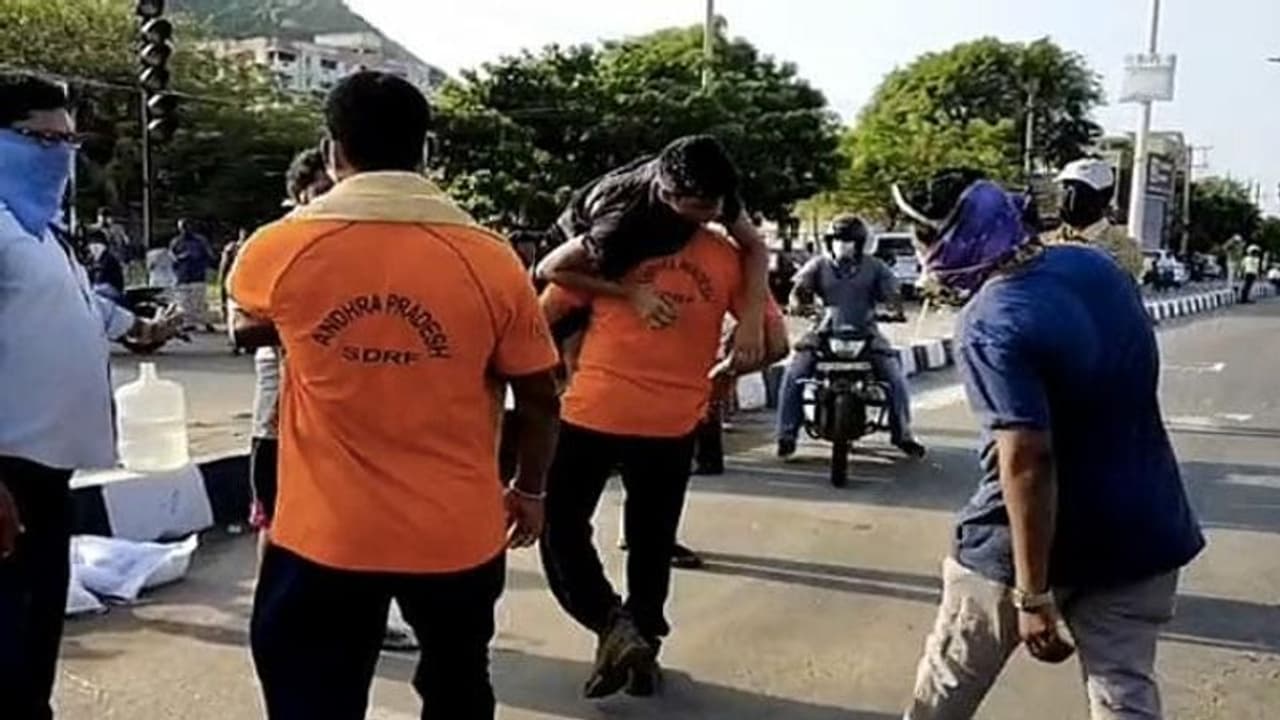 Andhra Pradesh: 8 people succumb to gas leak; over 800 hospitalised Andhra Pradesh: 8 people succumb to gas leak; over 800 hospitalised