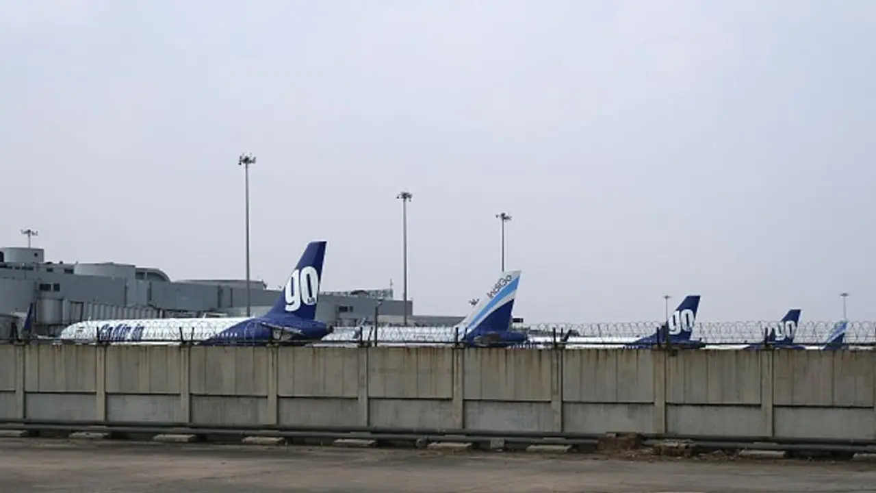 Dubai bound FedEx aircraft hit by bird, makes emergency landing at Delhi airport Dubai bound FedEx aircraft hit by bird, makes emergency landing at Delhi airport