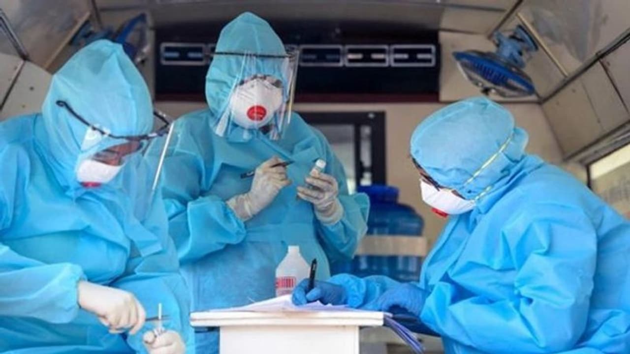 করোনার থাবা এবার যাদবপুরের কেপিসি মেডিকেলে, উপসর্গ মিলল প্রসূতি বিভাগের ৩ রোগীর শরীরে করোনার থাবা এবার যাদবপুরের কেপিসি মেডিকেলে, উপসর্গ মিলল প্রসূতি বিভাগের ৩ রোগীর শরীরে