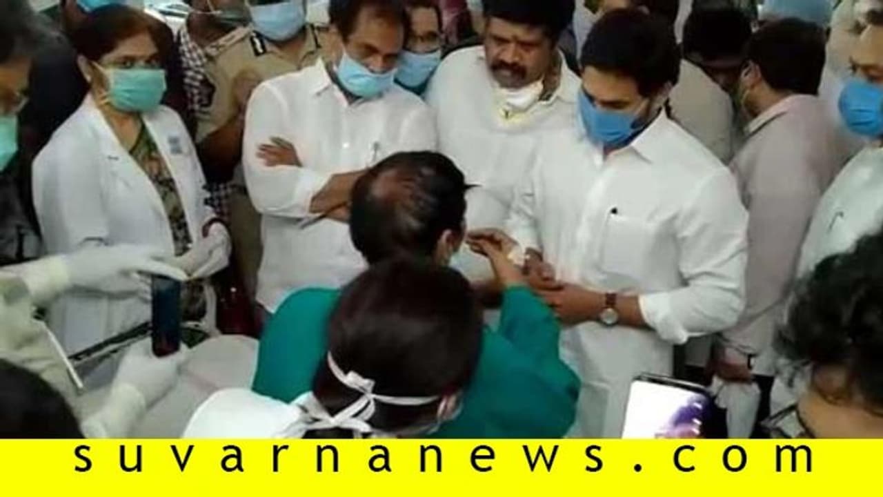 ವಿಶಾಖಪಟ್ಟಣ ಅನಿಲ ದುರಂತ: ಮೃತರ ಕುಟುಂಬಕ್ಕೆ ತಲಾ 1 ಕೋಟಿ ರೂ. ಘೋಷಿಸಿದ ಜಗನ್! ವಿಶಾಖಪಟ್ಟಣ ಅನಿಲ ದುರಂತ: ಮೃತರ ಕುಟುಂಬಕ್ಕೆ ತಲಾ 1 ಕೋಟಿ ರೂ. ಘೋಷಿಸಿದ ಜಗನ್!