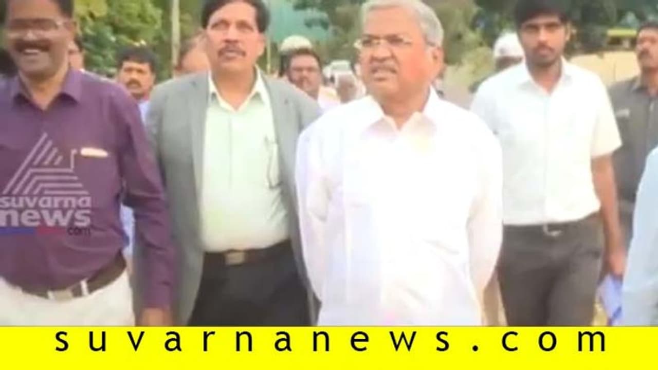 ಕೊರೋನಾ ರೋಗ ತಡೆಗಟ್ಟುವುದು ಸಾರ್ವಜನಿಕರ ಕೈಯಲ್ಲಿದೆ: ಡಿಸಿಎಂ ಕಾರಜೋಳ ಕೊರೋನಾ ರೋಗ ತಡೆಗಟ್ಟುವುದು ಸಾರ್ವಜನಿಕರ ಕೈಯಲ್ಲಿದೆ: ಡಿಸಿಎಂ ಕಾರಜೋಳ