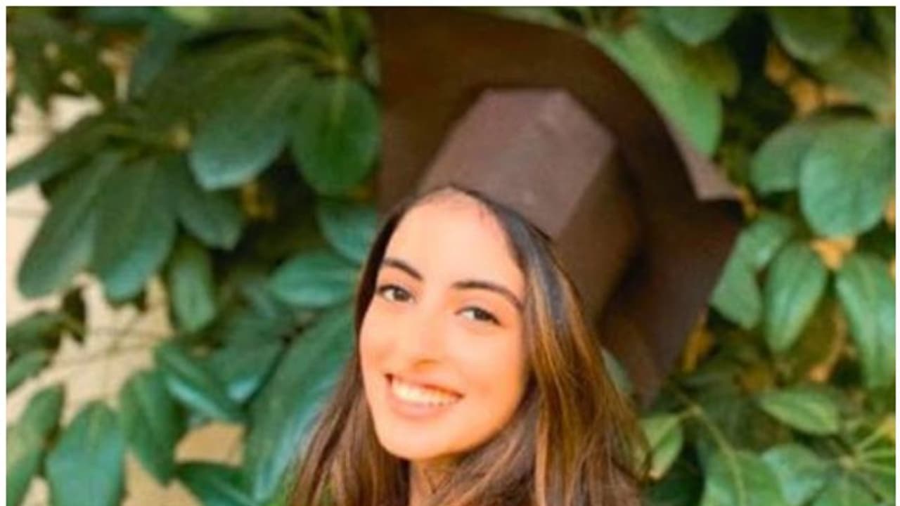 കൊച്ചുമകളുടെ ഗ്രാജുവേഷൻ ദിനം വീട്ടില്‍ ആഘോഷിച്ചു; ഫോട്ടോ ഷെയര്‍ ചെയ്‍ത് അമിതാഭ് ബച്ചൻ