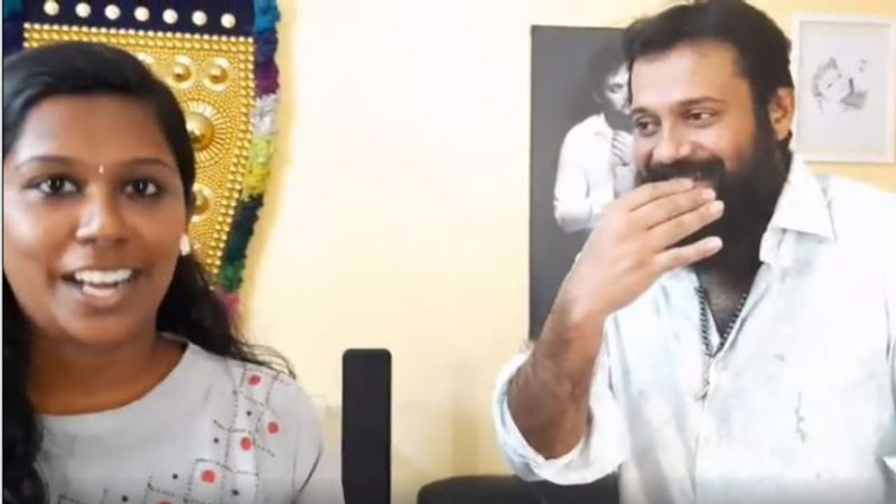 തന്നെ അനുകരിക്കുന്ന മിമിക്രി കലാകാരി; പൊട്ടിച്ചിരിച്ച് ബാല