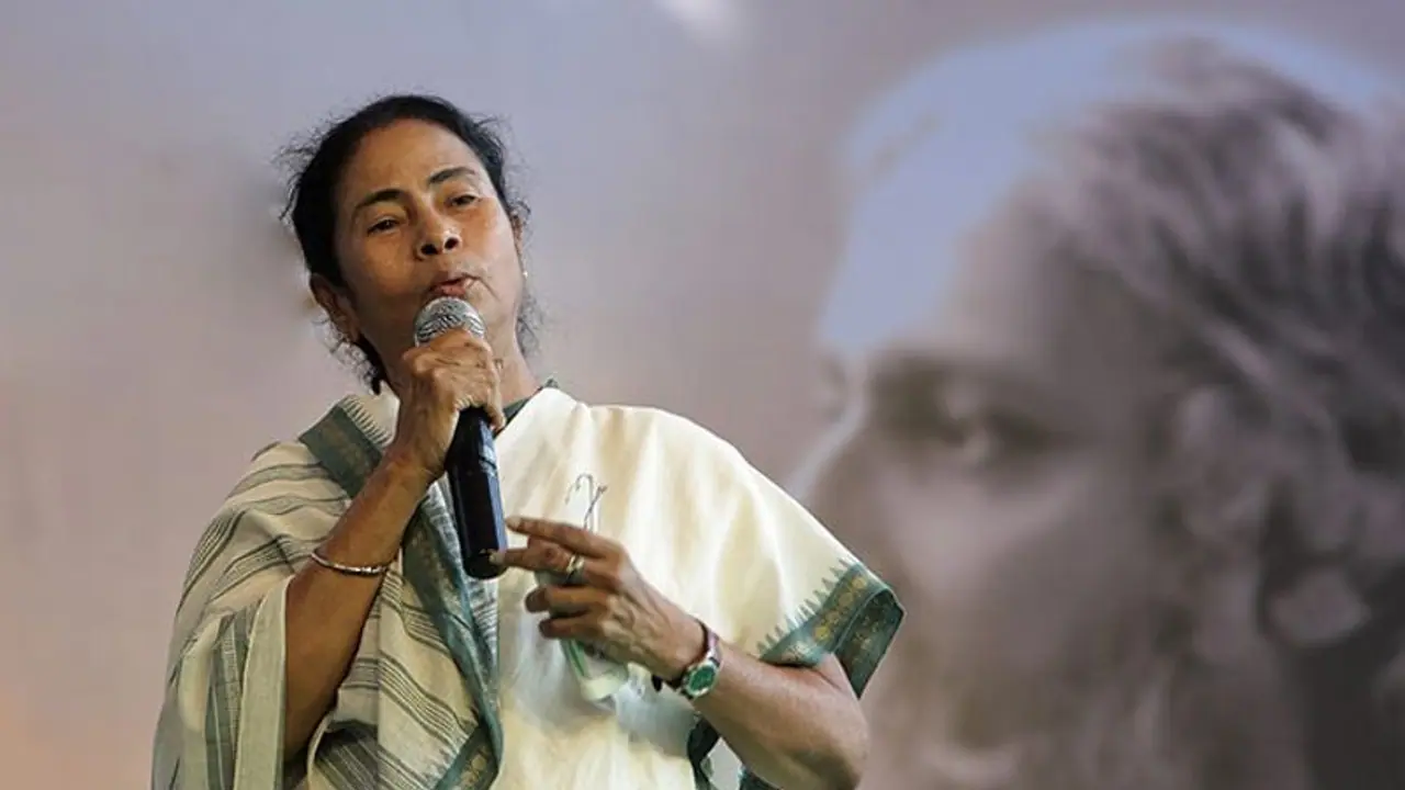 রবীন্দ্র জয়ন্তীতে রবীন্দ্র সঙ্গীতের সঙ্গে চালাতে হবে মুখ্যমন্ত্রীর লেখা গান, নির্দেশ রাজ্য়ের