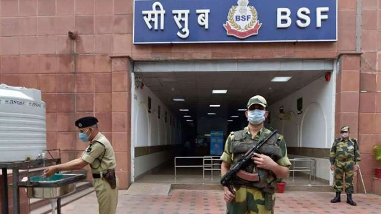 देश में कोरोनाः संक्रमण से बीएसएफ के 2 जवानों की मौत, अमित शाह ने जताया दुख, तमिलनाडु में 771 नए मरीज देश में कोरोनाः संक्रमण से बीएसएफ के 2 जवानों की मौत, अमित शाह ने जताया दुख, तमिलनाडु में 771 नए मरीज