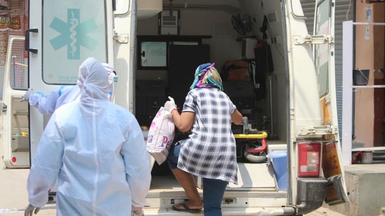 ದೇಶದಲ್ಲಿ 2000 ಸಾವು: ಒಂದೇ ದಿನ 112 ಬಲಿ, 3413 ಹೊಸ ಕೇಸ್! ದೇಶದಲ್ಲಿ 2000 ಸಾವು: ಒಂದೇ ದಿನ 112 ಬಲಿ, 3413 ಹೊಸ ಕೇಸ್!