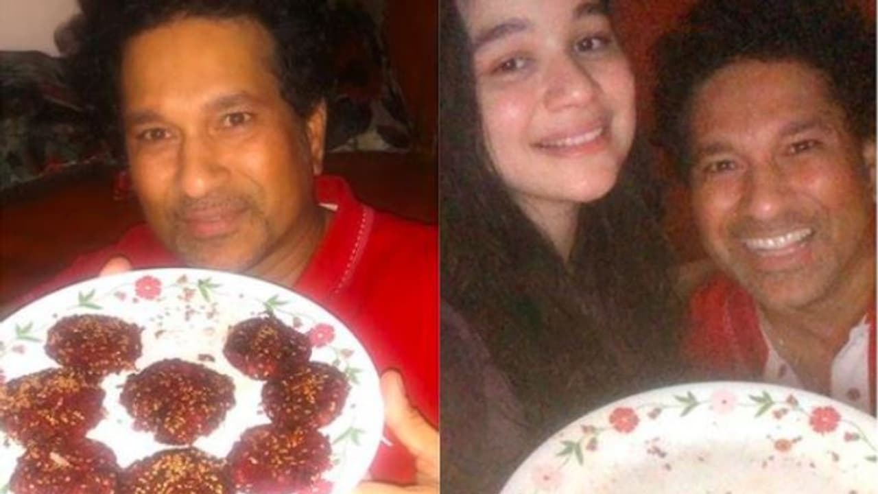 সারার হাতে তৈরি কাবাব, ৬০ সেকেন্ডেই সাবার করলেন সচিন সারার হাতে তৈরি কাবাব, ৬০ সেকেন্ডেই সাবার করলেন সচিন