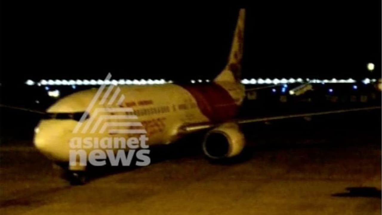 ദമ്മാമില് നിന്നും സിംഗപ്പൂരില് നിന്നും പ്രവാസികളുമായി രണ്ട് വിമാനങ്ങള് കൊച്ചിയിലെത്തി ദമ്മാമില് നിന്നും സിംഗപ്പൂരില് നിന്നും പ്രവാസികളുമായി രണ്ട് വിമാനങ്ങള് കൊച്ചിയിലെത്തി