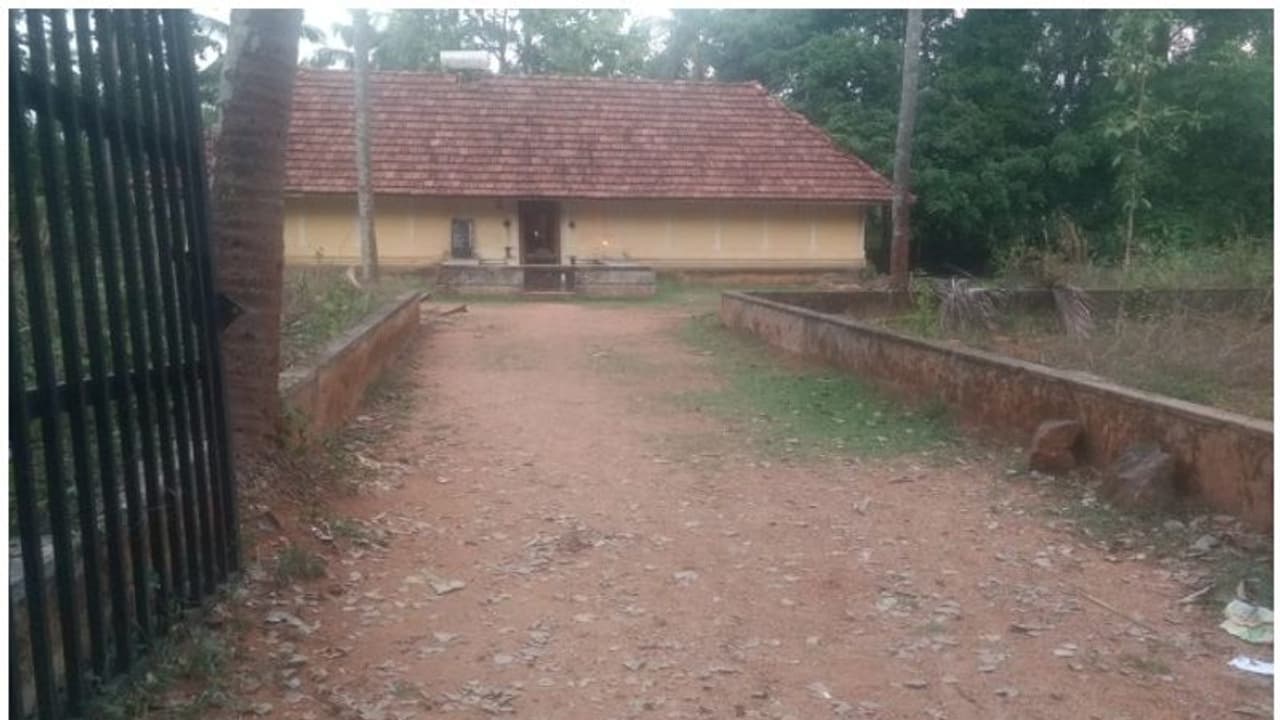 ലോക്ക് ഡൗൺ ലംഘിച്ച് ഭാഗവത പാരായണം; പൊലീസിനെ കണ്ട് ആളുകൾ ചിതറിയോടി, ബിജെപി പ്രവർത്തകൻ ഉൾപ്പെടെ 5 പേർ അറസ്റ്റിൽ