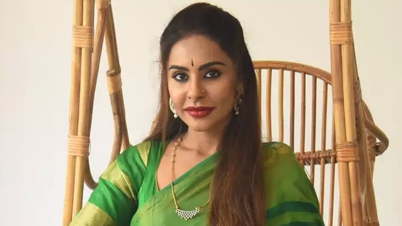 ஒரே போடாய் போட்ட ஸ்ரீரெட்டி... சர்ச்சை நாயகியின் அடுத்த அதிரடியால் தூக்கத்தை தொலைத்த ஹீரோக்கள்...! ஒரே போடாய் போட்ட ஸ்ரீரெட்டி... சர்ச்சை நாயகியின் அடுத்த அதிரடியால் தூக்கத்தை தொலைத்த ஹீரோக்கள்...!