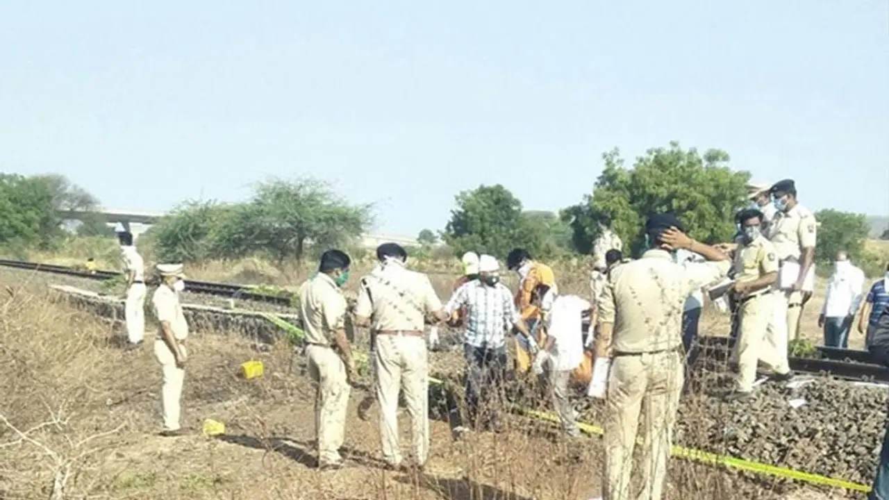 వలస కూలీల దుర్మరణం...రాష్ట్ర ప్రభుత్వాలకు పవన్ కల్యాణ్ సూచనిదే వలస కూలీల దుర్మరణం...రాష్ట్ర ప్రభుత్వాలకు పవన్ కల్యాణ్ సూచనిదే