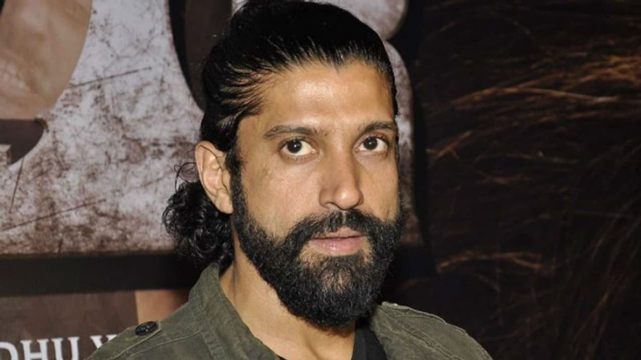 कोरोना वॉरियर्स की मदद के लिए आगे आए फरहान अख्तर, सरकारी अस्पतालों में दान किए 1000 पीपीई किट कोरोना वॉरियर्स की मदद के लिए आगे आए फरहान अख्तर, सरकारी अस्पतालों में दान किए 1000 पीपीई किट