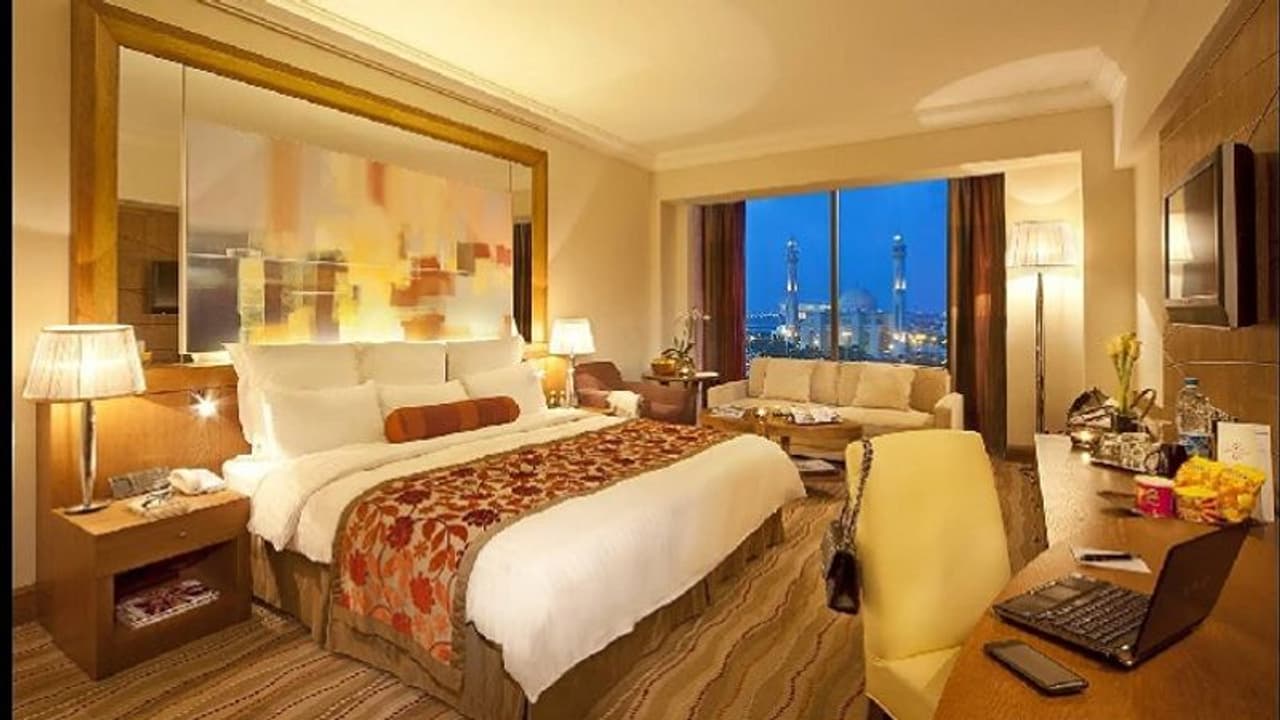 ಅಟ್ಯಾಚ್ ಬಾತ್ ರೂಂ, ವೈಫೈಗೆ ಡಿಮ್ಯಾಂಡ್; ಕ್ವಾರಂಟೈನಲ್ಲಿರುವವರ ಕಾಟ ಅಟ್ಯಾಚ್ ಬಾತ್ ರೂಂ, ವೈಫೈಗೆ ಡಿಮ್ಯಾಂಡ್; ಕ್ವಾರಂಟೈನಲ್ಲಿರುವವರ ಕಾಟ